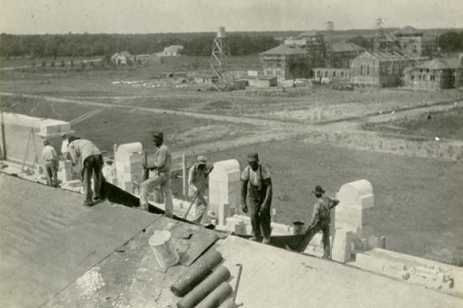 Unidentified construction workers at work on the Rice Institute Residence Halls and Commons, c. 1912. Rice University Photograph Files, 1910-2015, UA 363. Courtesy Woodson Research Center, Rice University.