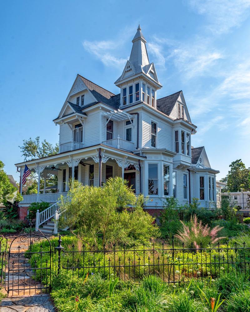 Jan Rynda Greer and Tyson Greer restore Mansfield House (1899) in the Heights East Historic District. Courtesy Preservation Houston.