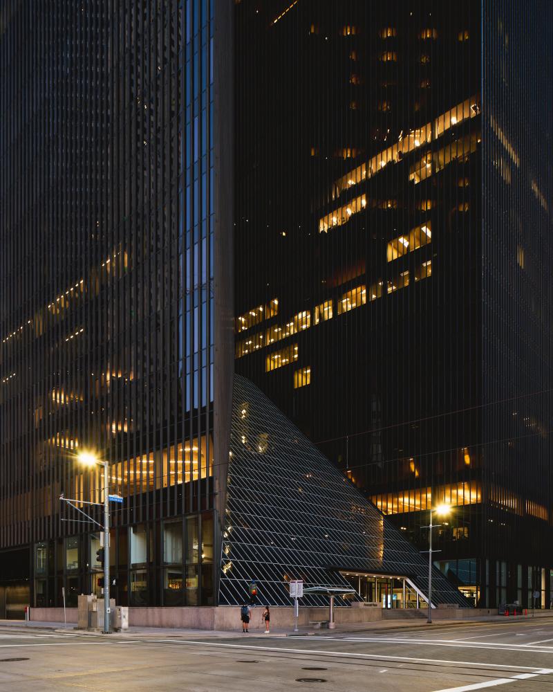 Pennzoil Place. Photo by Leonid Furmansky.